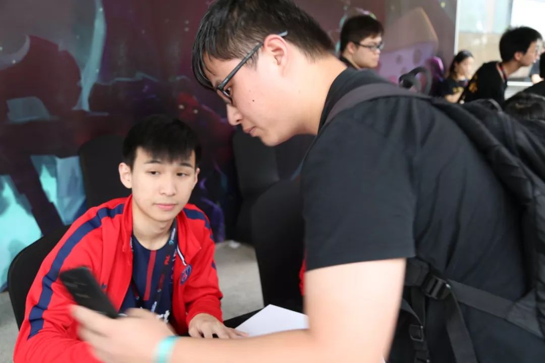 LNG Esports 官方： XiaoPeng 加入团队担任助理教练