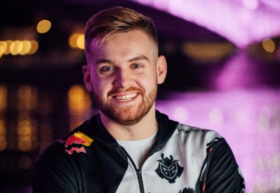 Doinb ：教练不要晚上天天打那个B排位啊 去看看别的队伍的训练赛