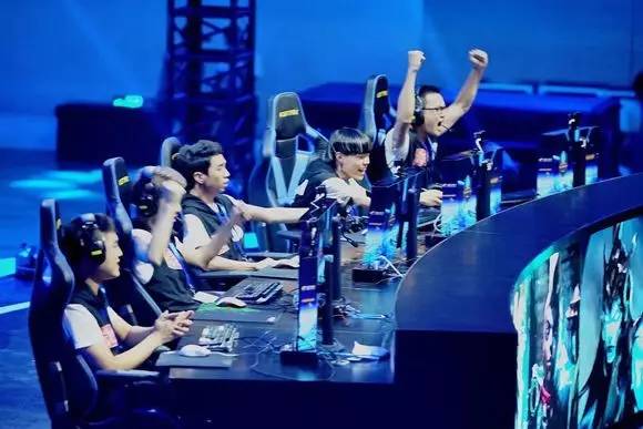 G2在PGL布加勒斯特2025中以不败战绩晋级季后赛，而 pain 被淘汰出局。