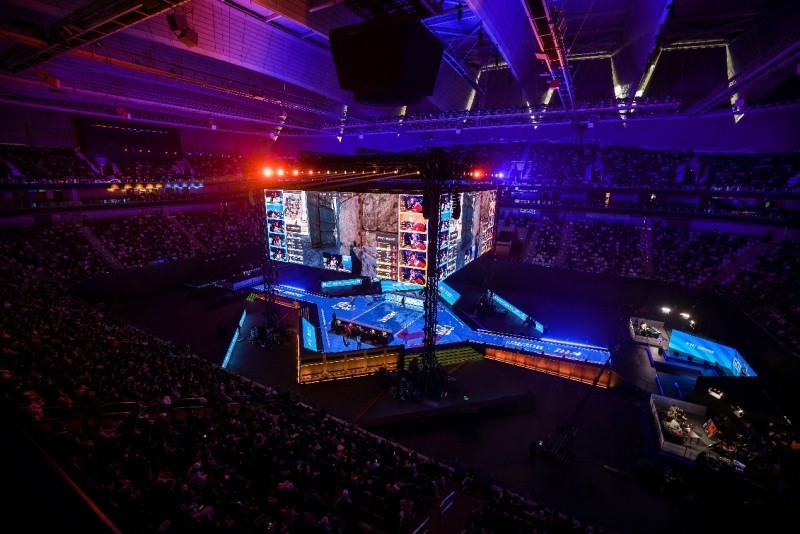 丛林区域完全爆炸了！ Canyon 的Nidalee连续赢得两个MVP，并且GEN先取得了赛点。